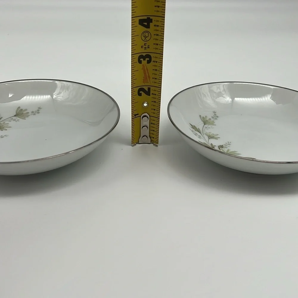 Noritake Soroya 6853 2 Shallow Fruit Bowls Light Green Daisy‎ Platinum Banded